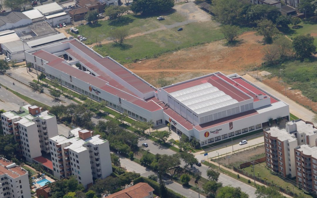Centro Comercial Super Outlet La 80